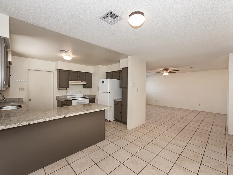 4598 W 18th Ln — Photo 11