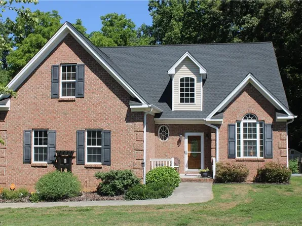 364 Morning Side Dr, Winston Salem, NC 27107