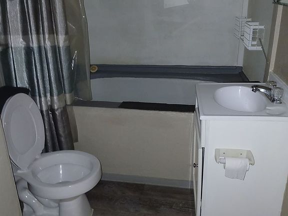 4th image of 215 N 11th St #6