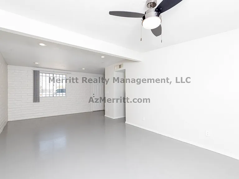 50 W King Rd #11 — Photo 6