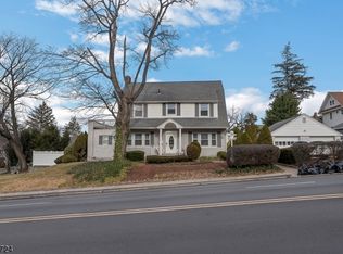 335 River Rd, Bogota, NJ 07603