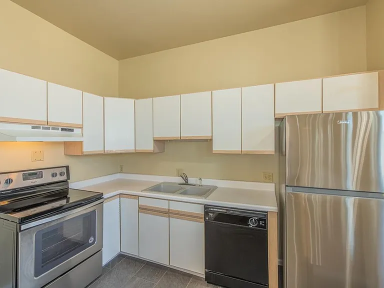 231 S Union Ave #B — Photo 6