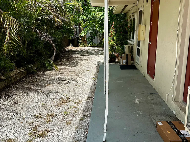 524 Florida Ave — Photo 16