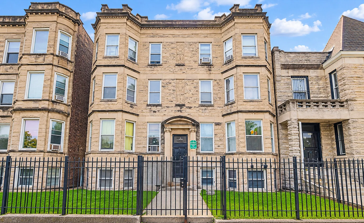 3133 W Augusta Blvd — Photo 1