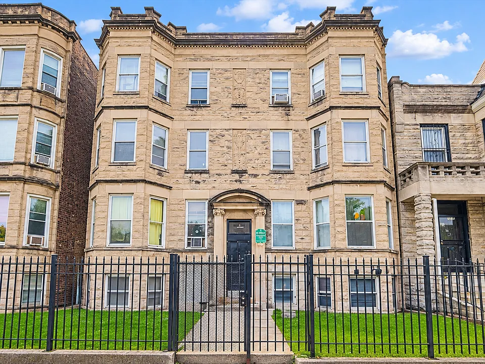 3133 W Augusta Blvd #1RE