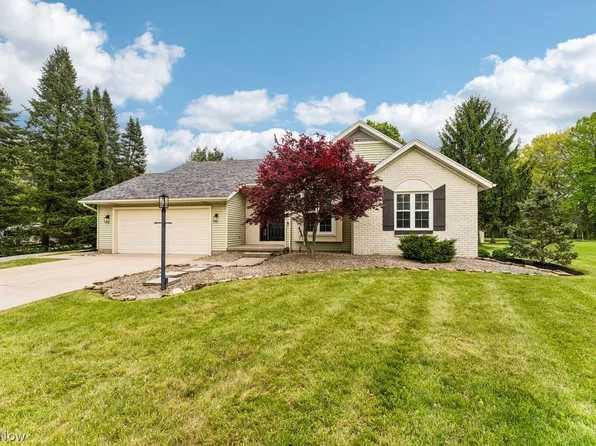 9627 Patricia Ct, Elyria, OH 44035