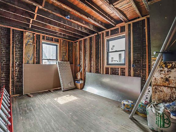 4th image of 233-235 Boyd Ave