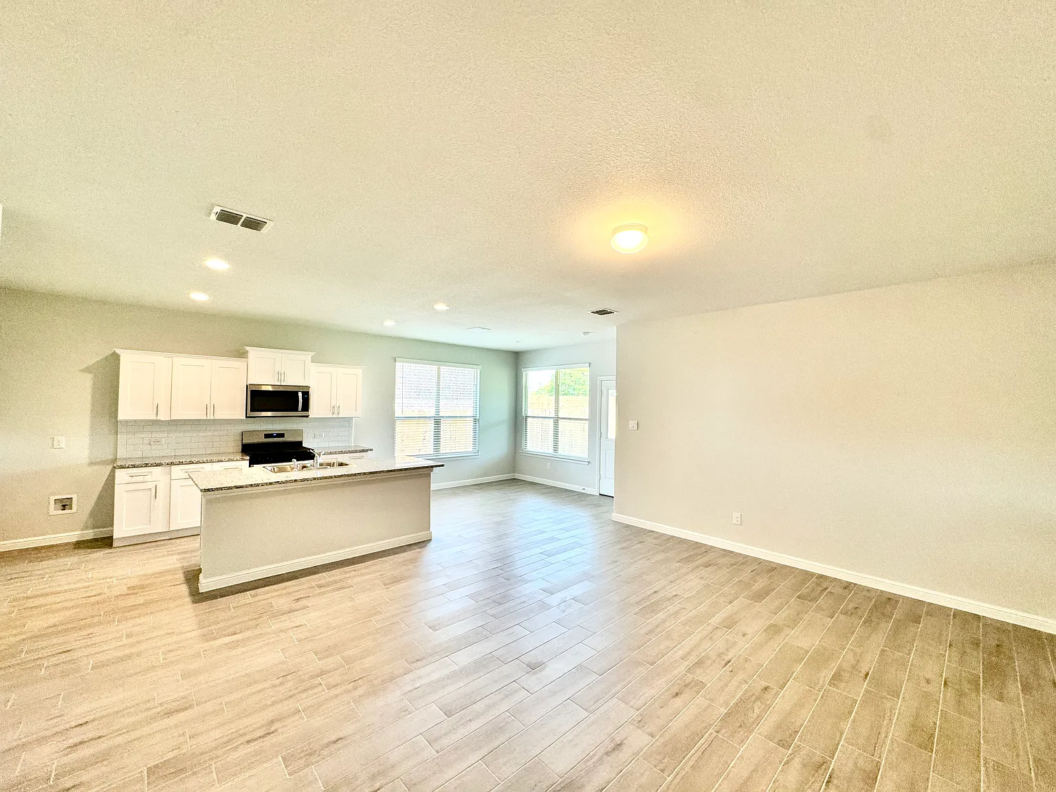 4 bed, 1773 sqft, $2,550 — Photo 4