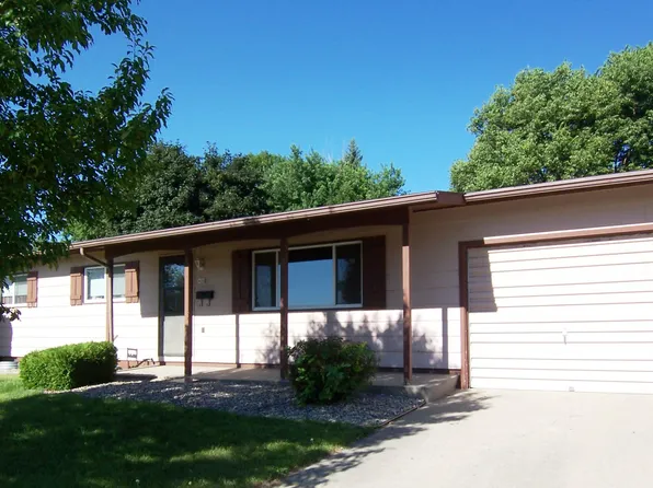 410 22nd Ave S, Brookings, SD 57006