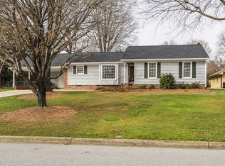 1610 Rollingwood Rd, Burlington, NC 27215