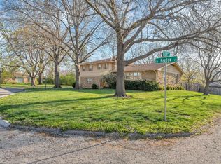 2324 SW Meadow Ct, Topeka, KS 66614
