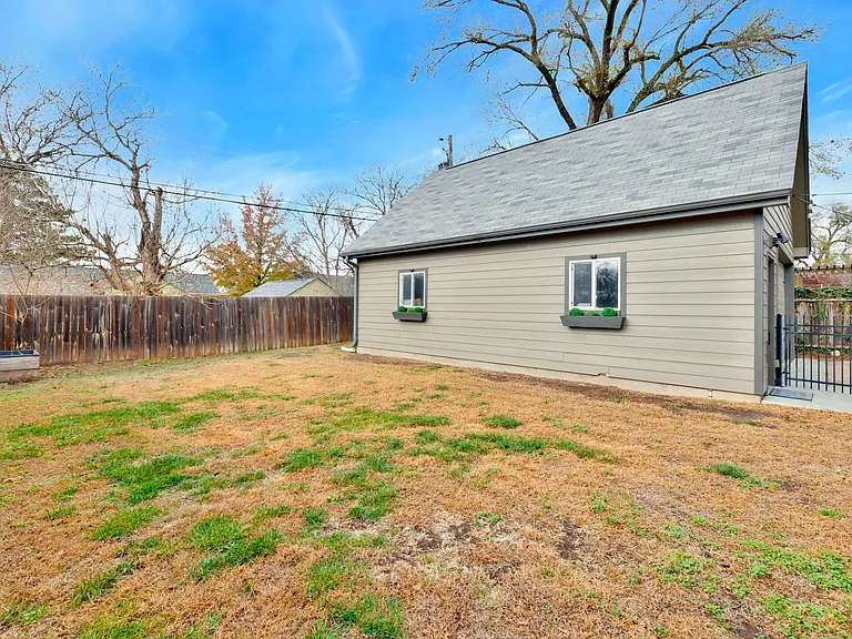 427 N Battin Ave — Photo 94