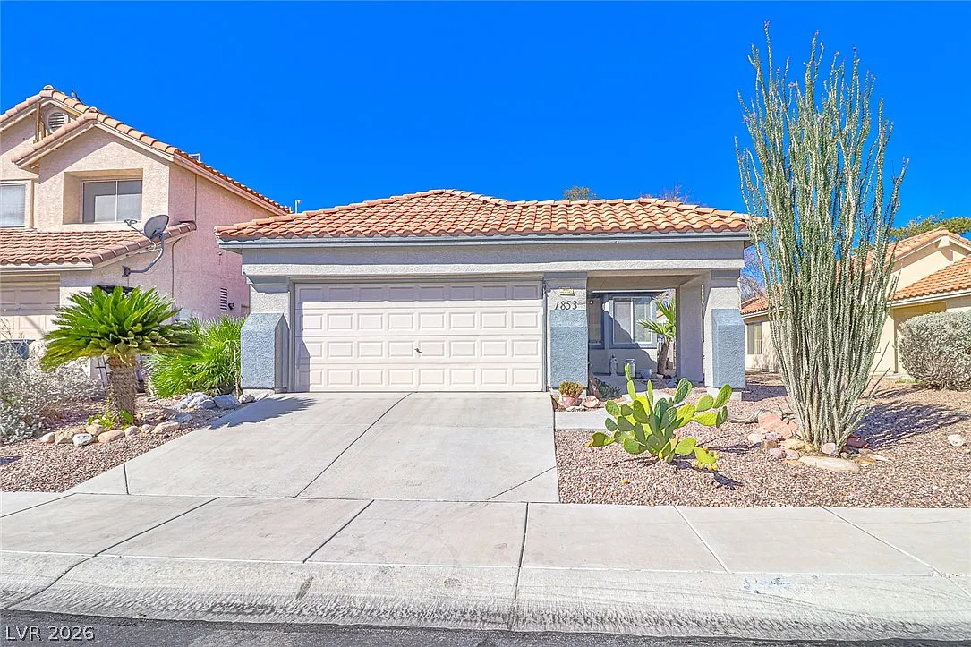 3 bed, 2.0 bath, 1468 sqft, $2,000 — Photo 1