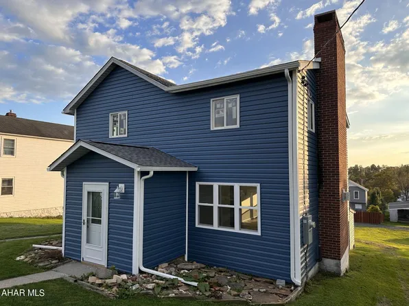 735 7th St, Colver, PA 15927