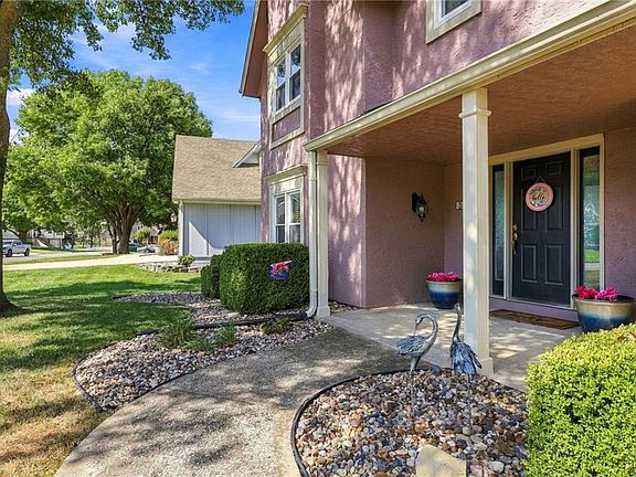 4th image of 304 SW Green Teal St