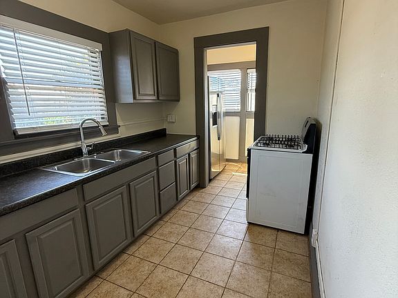 4th image of 2583 B St #2