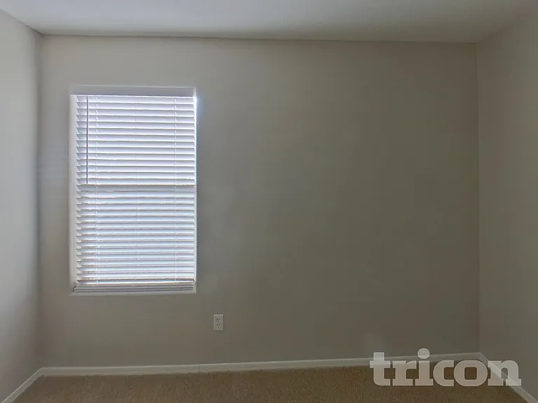 42309 W Desert Fairways Dr — Photo 10