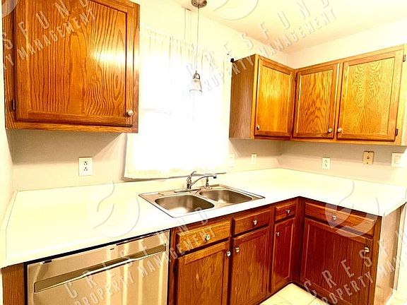 5th image of 1221 Butterwood Cir