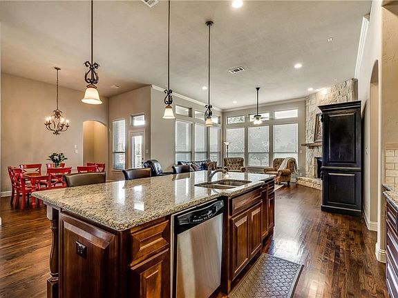 3rd image of 2033 Churchill Downs Ln