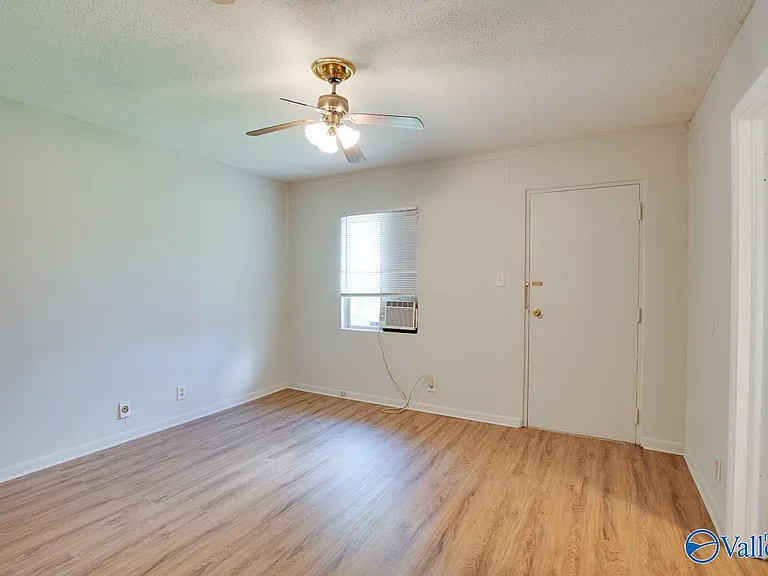 1328 Oshaughnessy Ave NE #B — Photo 18