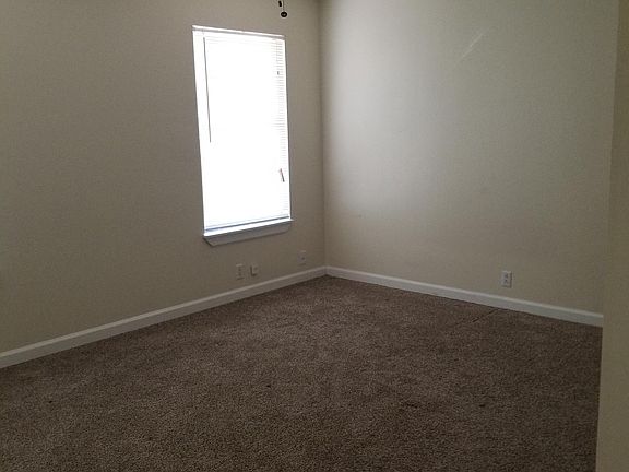 5th image of 723 Vicki Dr APT A