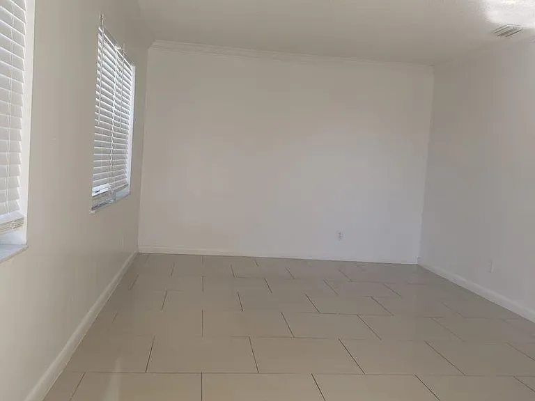 Trayann Apartments - 7777 Pines Blvd — Photo 24