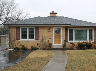 337 Ridgewood Ave, Glen Ellyn, IL 60137