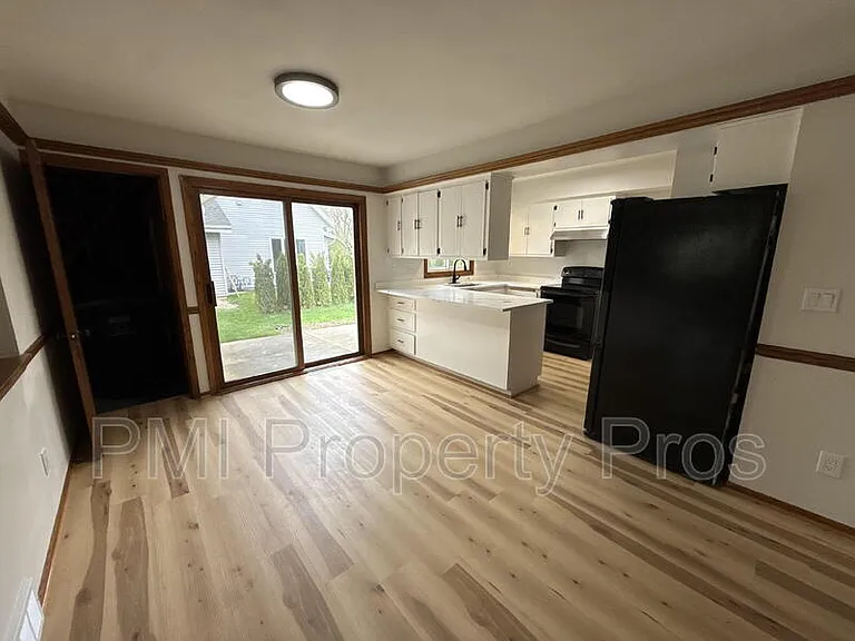 8148 S 88th St — Photo 21