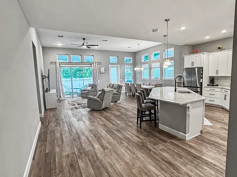 179 Sparrow Creek Dr — Photo 2