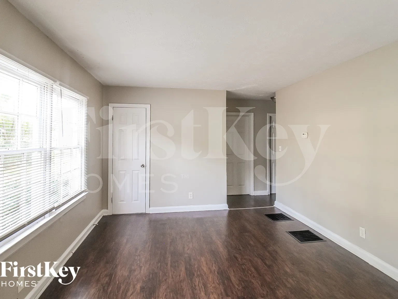 3 bed, 2.0 bath, 1014 sqft, $1,650 — Photo 2