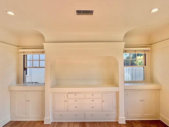 5th image of 4072 Stephens St