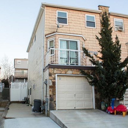 3rd image of 45 Kingsbridge Ave