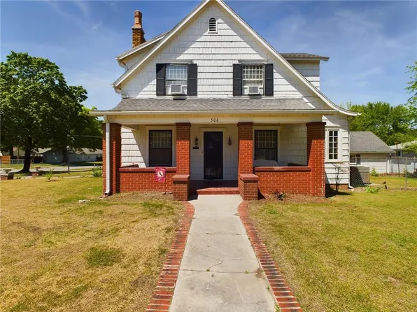 506 E 15th St, Baxter Springs, KS 66713