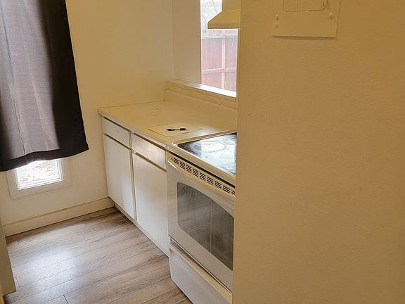 3rd image of 4290 Loomis Ave APT 2