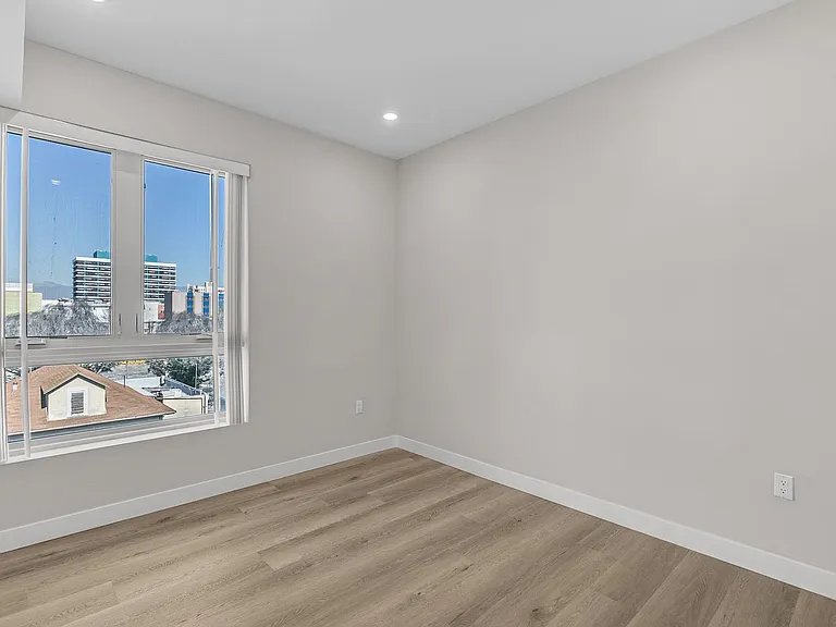 825 Coronado-Building — Photo 99