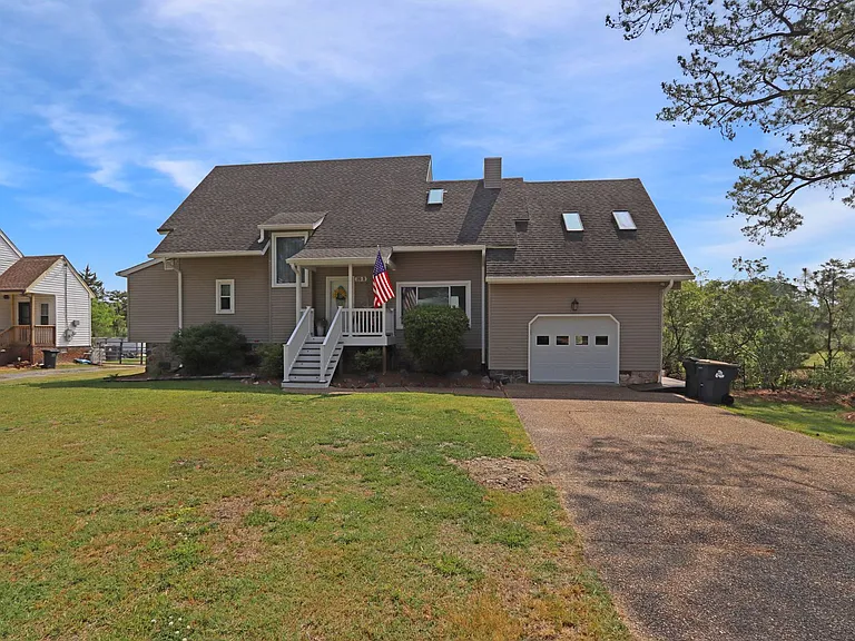 20B Freeman Dr — Photo 2