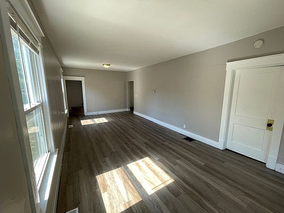 3rd image of 43 Fuller Ave NE