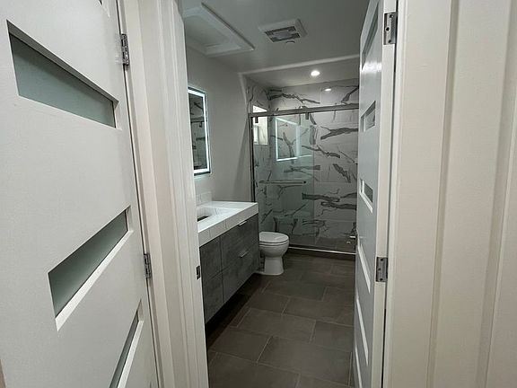 5th image of 3800 Scott St #15