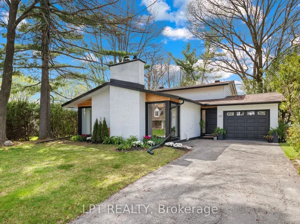 19 Moorcroft Rd, Ottawa, ON K2G 0M6