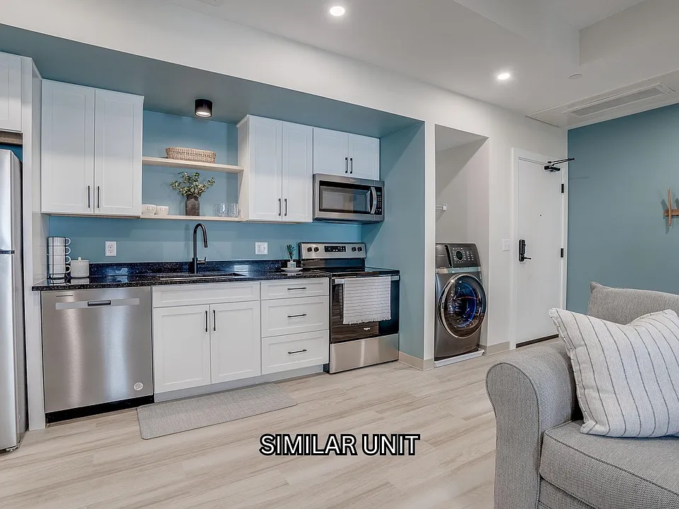 4 Bridge St #304