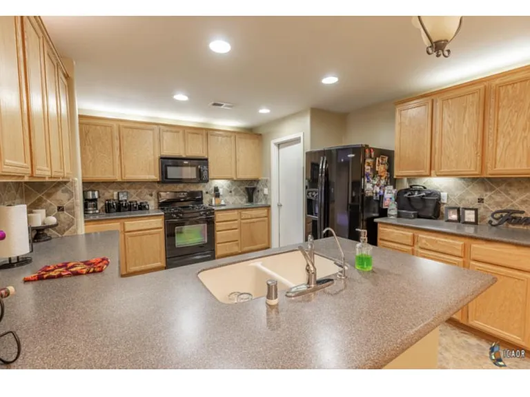 636 Costa Azul St — Photo 4