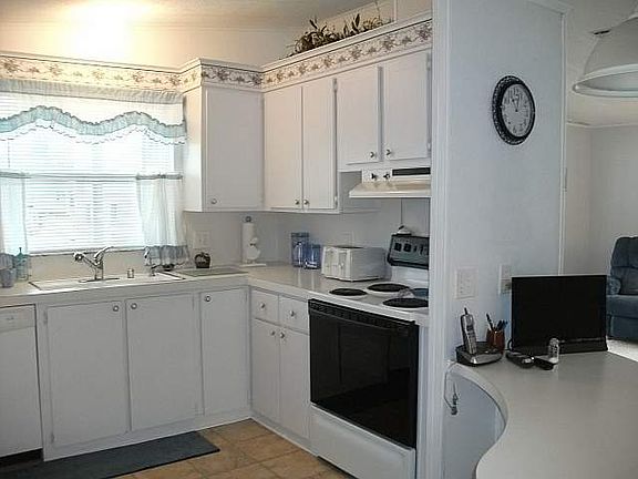 3rd image of 4511 Skiff Ave