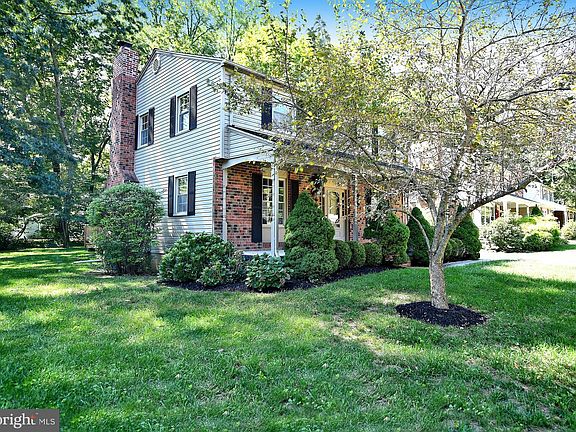 2nd image of 1207 Saint Francis Ln