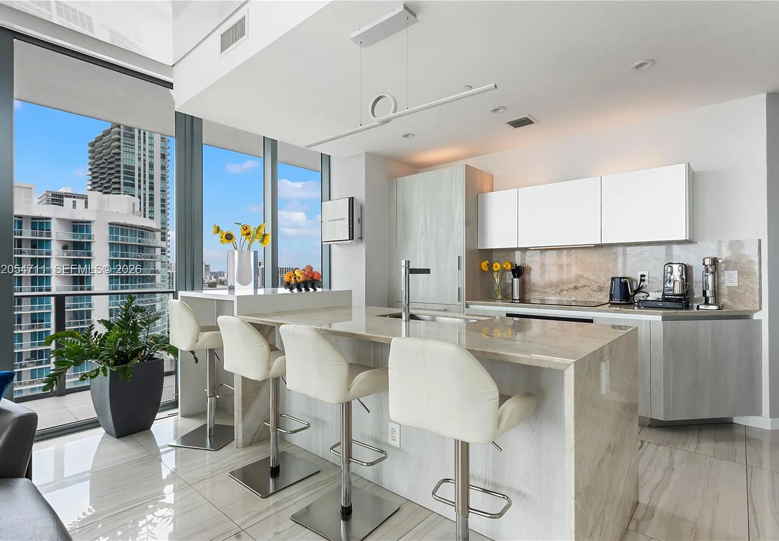 Gran Paraiso Condo — Photo 4