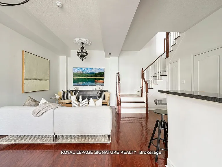 1 Rean Dr #Townhouse 9 — Photo 7