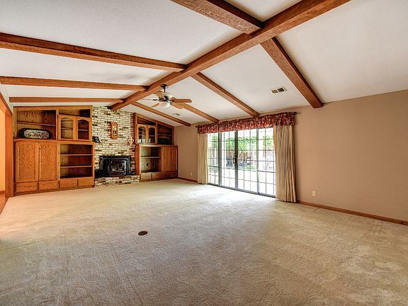 3rd image of 713 Jennifer Ct