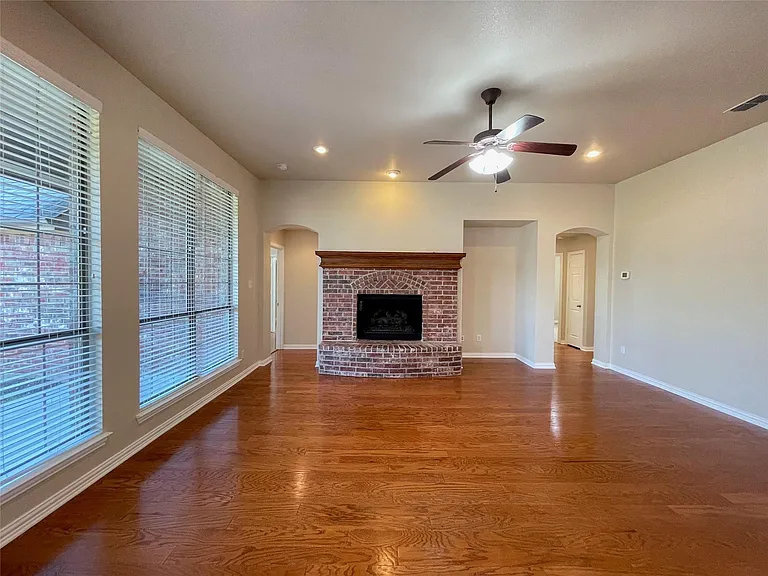 2902 Madison Dr — Photo 6