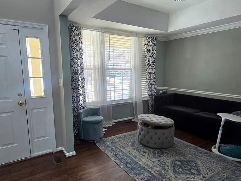 Iris Dr — Photo 14