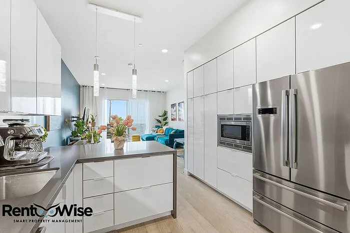 594 Hudson Ave — Photo 12