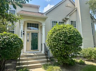 1495 Saint James Ct, Gurnee, IL 60031